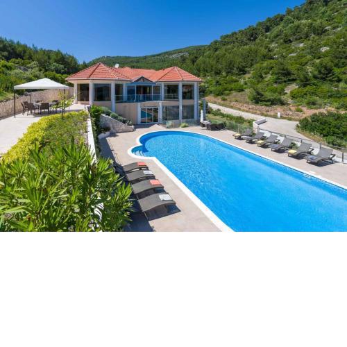 Villa Karbuni Deluxe - 7 Bedroom Villa - Sea and Beach Views - Perfect for Larger Groups