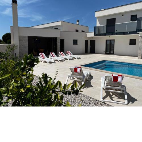 Villa Mare - Modern villa with swimming pool and jacuzzi
