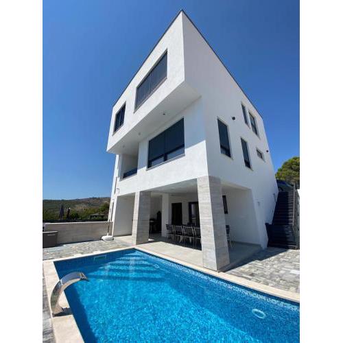 Villa NeRu II