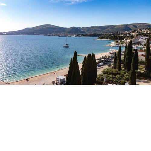 Villa Okruk-10 meters away from the beach