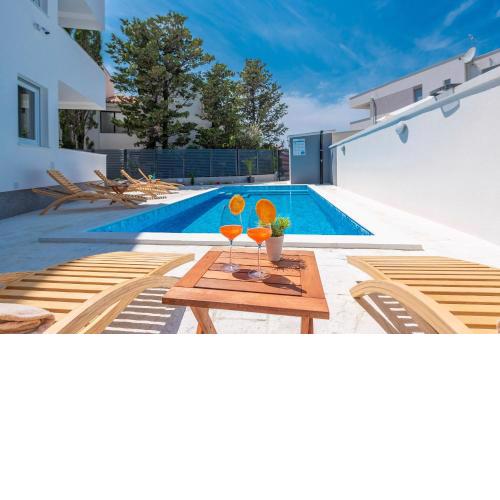 Villa Star 2 a centrally located ap. with a pool