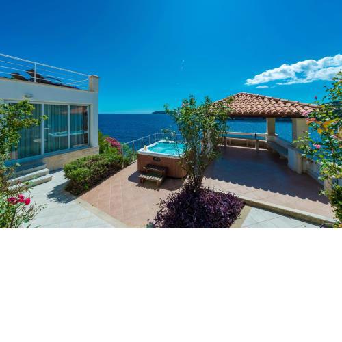 Villa Vacanza Dubrovnik - Five Bedroom Villa with Private Sea Access