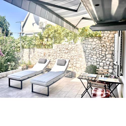 Villa Zen Trogir - Apartment Okrug, Heated pool, EV Type 2