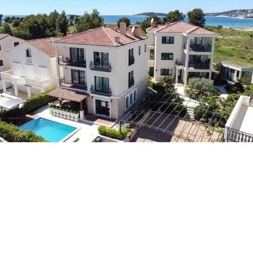 V&V residence