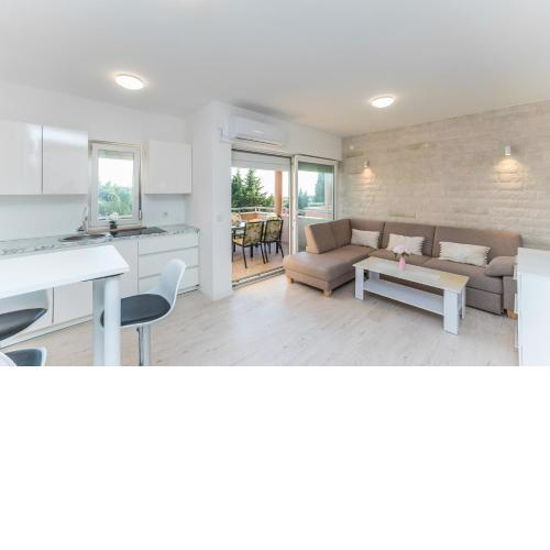White Jasmine, sea view penthouse for 8